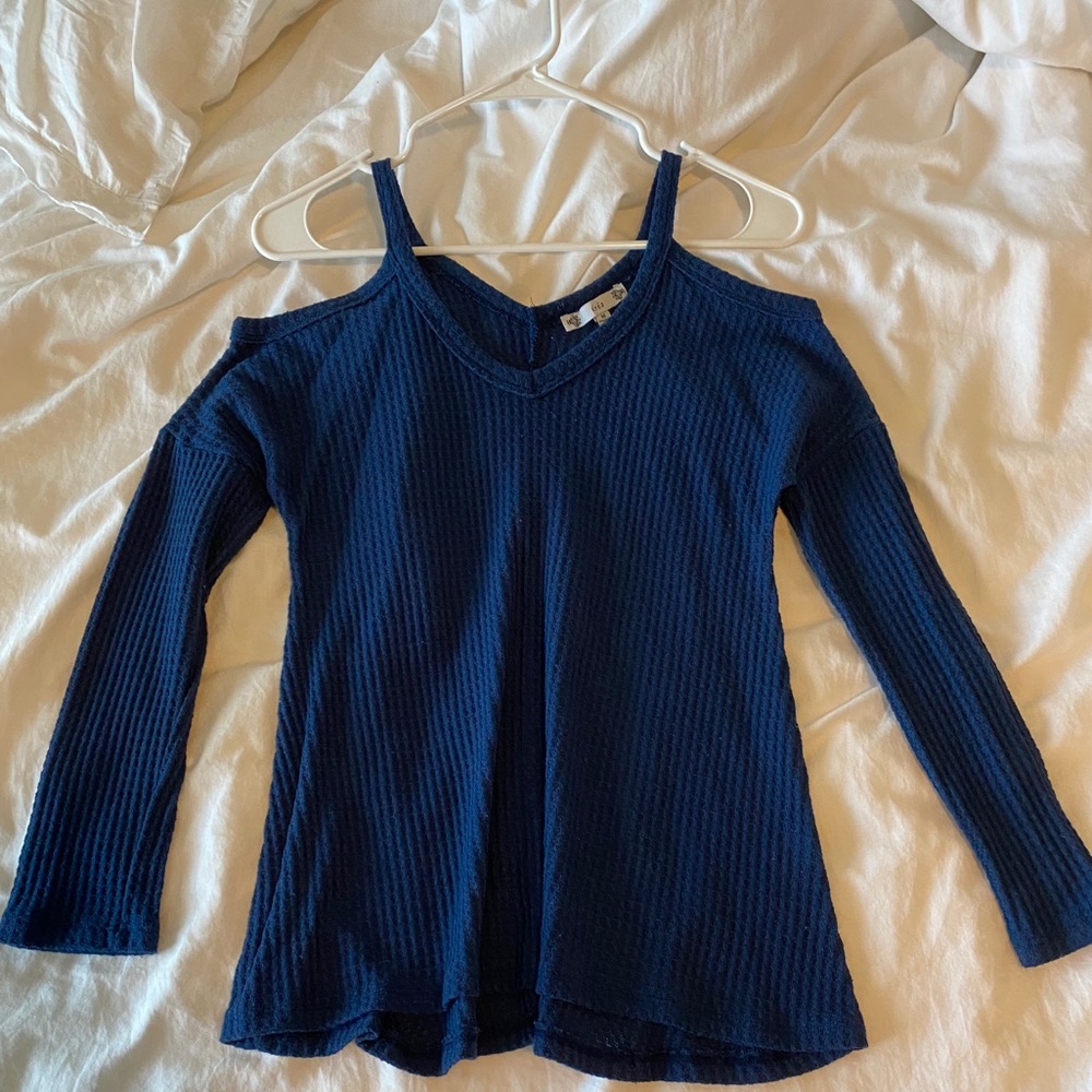 Cold Shoulder Top M